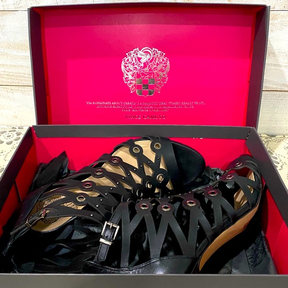 EUC Vince Camuto Black Leather Heels size 8 1/2 - Picture 3 of 7